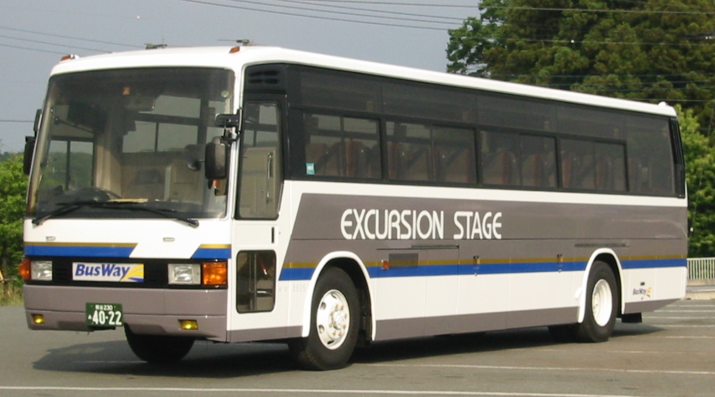 後部回転サロンバス